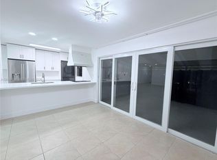 7011 Crown Gate Ct, Miami Lakes, FL 33014