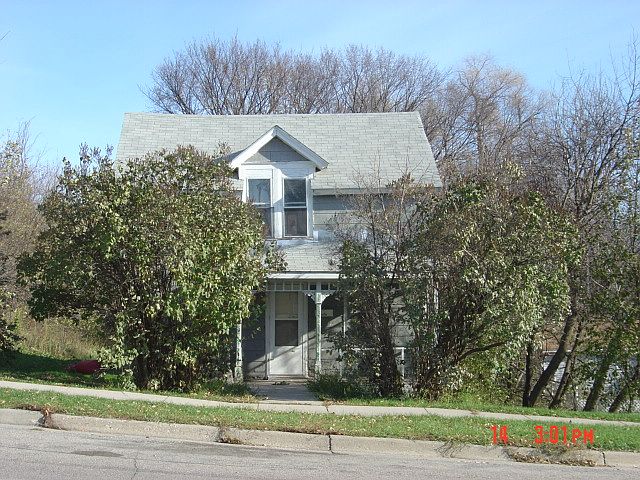 2nd image of 612 N Front St