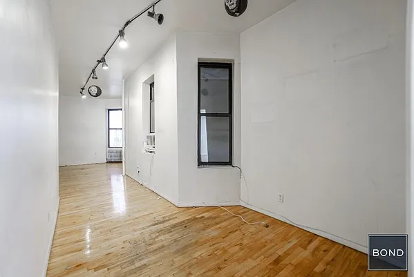 Rented by Bond New York | media 17