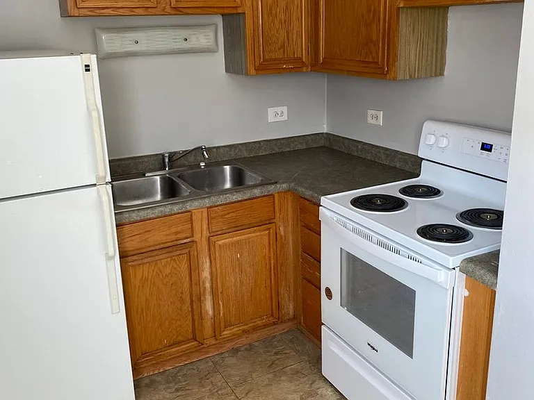 Palatine Park Apartments — Photo 4
