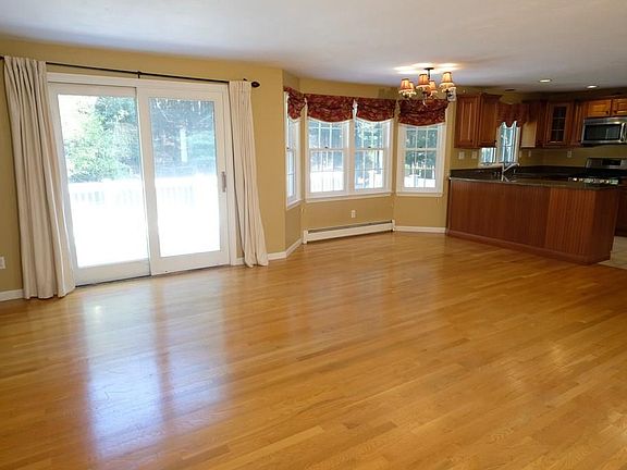 4th image of 28 Ocean Hill Dr