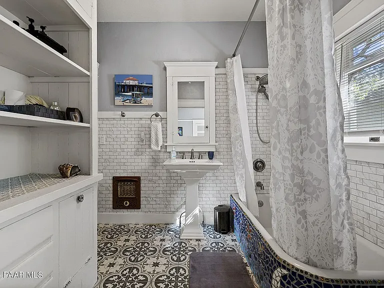 301 S Mount Vernon Ave — Photo 14