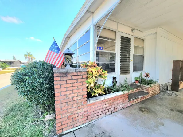 932 Strongbox Ln, North Fort Myers, FL 33917