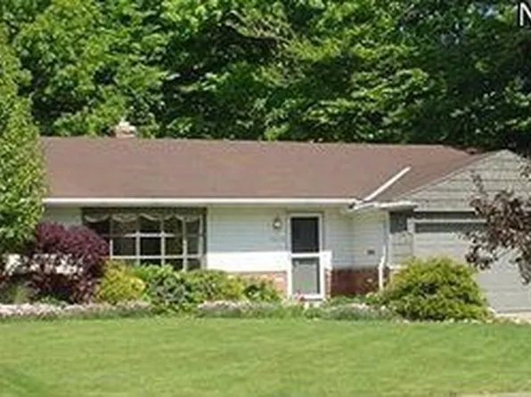 2119 Marshfield Rd, Mayfield Heights, OH 44124