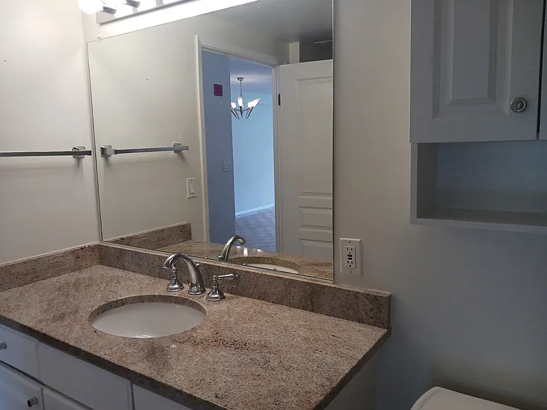 7111 Woodmont Ave #514 — Photo 14