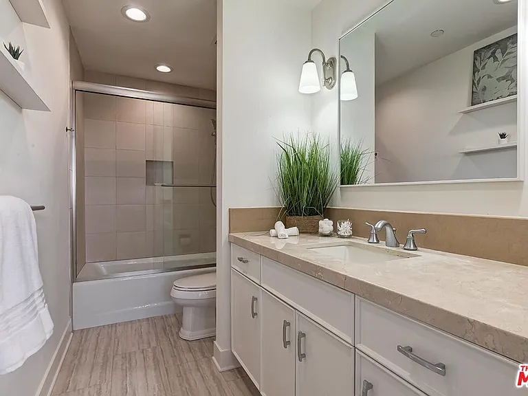 10350 Wilshire Blvd #1102 — Photo 31