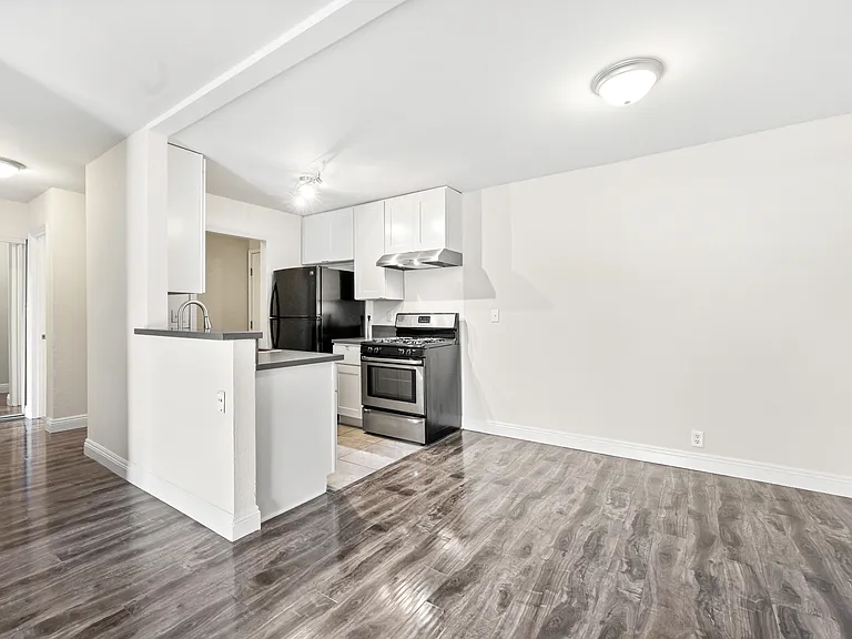 5161 Riverton Ave #107 — Photo 11