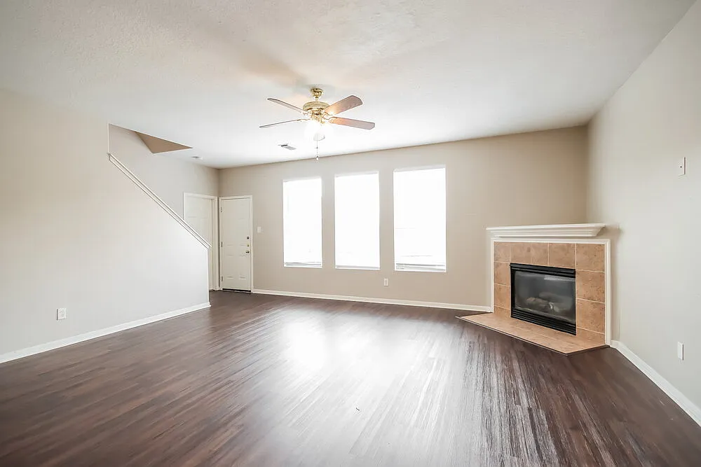 4 bed, 3.0 bath, 2469 sqft, $2,110 — Photo 4