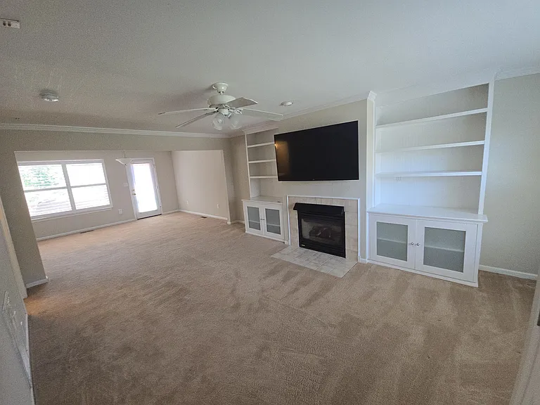 908 Terrace Ave — Photo 2