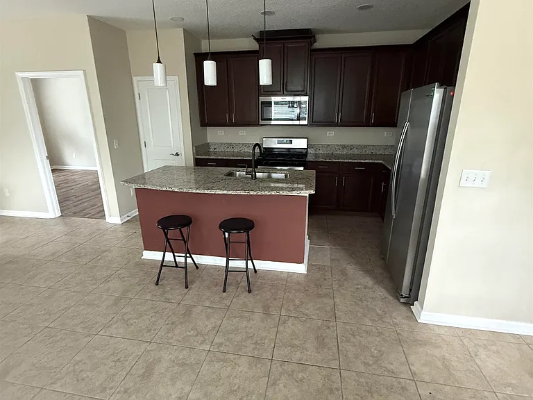 209 Leeward Island Dr — Photo 3