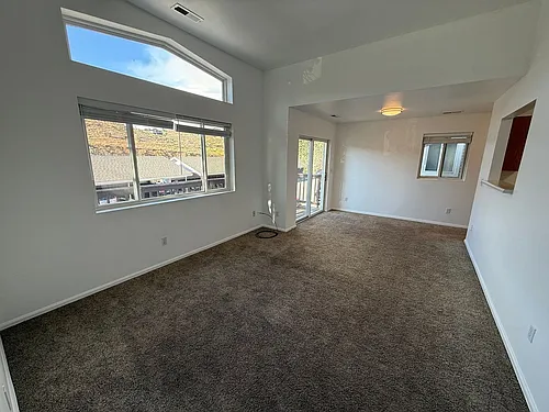 565 Redcliff Cir Photo 1