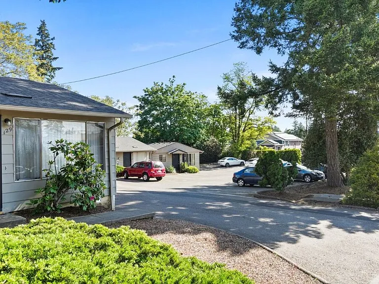 080-Salem Heights — Photo 17