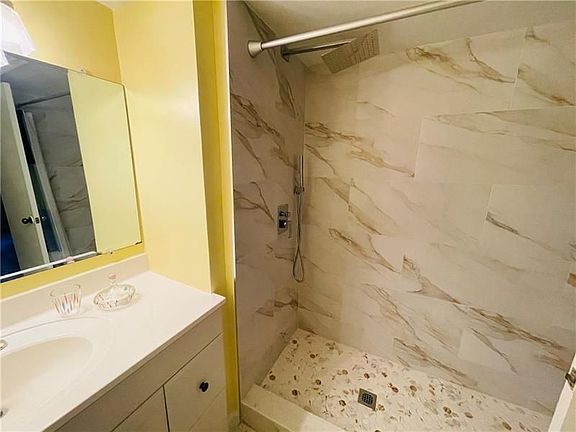 5th image of 119 NE 19th Ct APT 105G