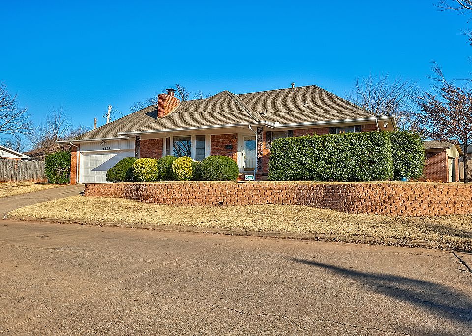 1st image of 1924 Edgewood Dr