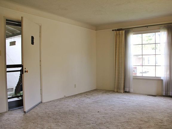 3rd image of 1375 Whitehurst Ct