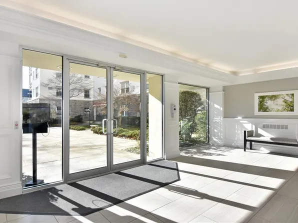 2 Stoneleigh Plaza #3G, Bronxville, NY 10708