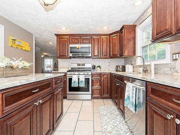Eat-in Kitchen