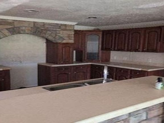 3rd image of 794 River Rd