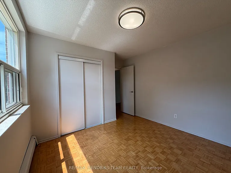 39 Leaside Dr #201 — Photo 8