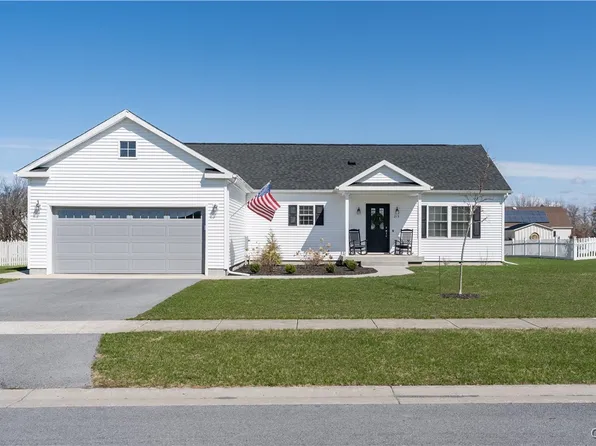 215 Funnycide Dr, Sackets Harbor, NY 13685