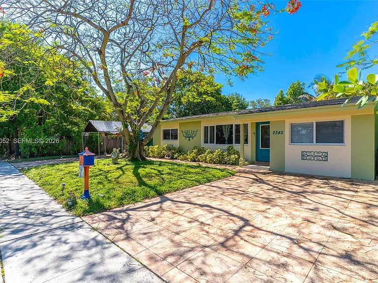 2340 SW 15th St — Photo 2