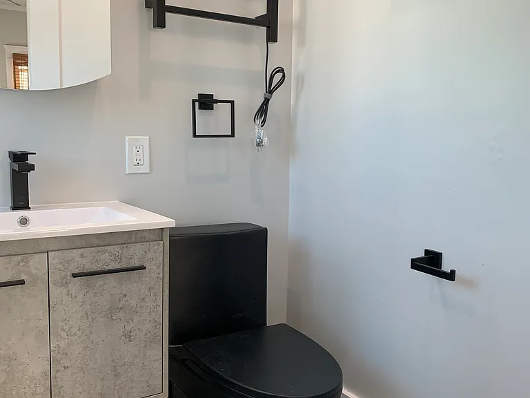 55 Roswell Ave #9 — Photo 21