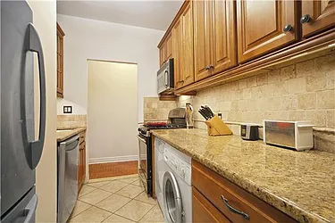 Rented by R New York