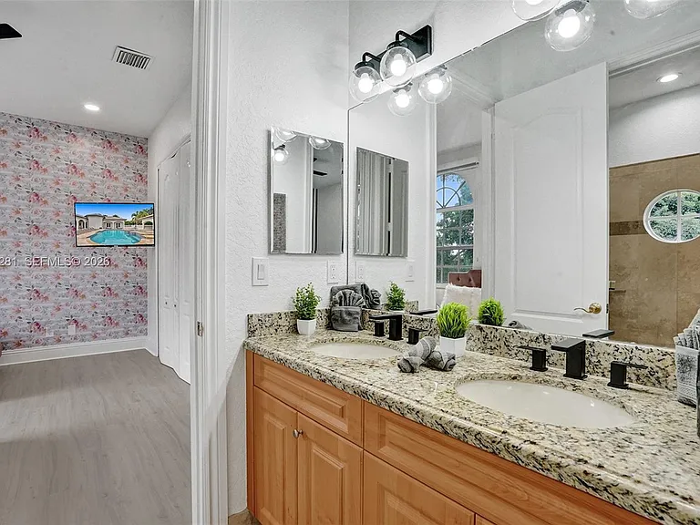13751 Pine Meadow Ct — Photo 60