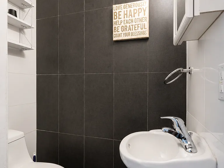 12 Roosevelt Pl #2 — Photo 10