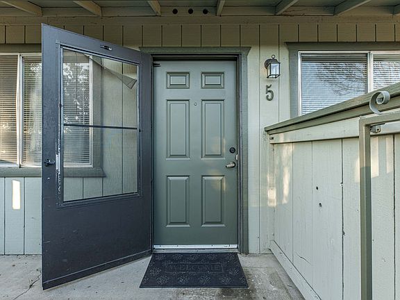 3rd image of 1229 W Roseburg Ave