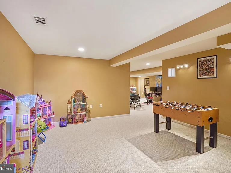 6755 Calthorpe Pl — Photo 15