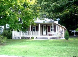 498 Pine Grove Rd, Hanover, PA 17331