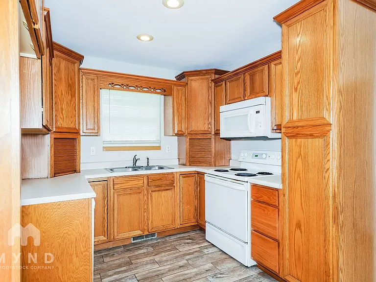 678 N Elder Ave — Photo 8