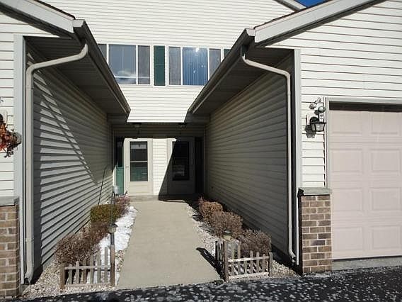 1st image of 976 Roseland Dr APT 3