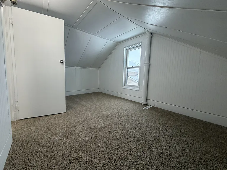 121 E Melvin Ave — Photo 23