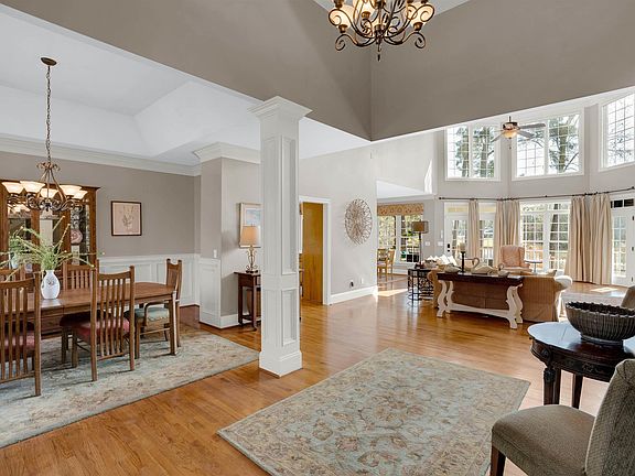 5th image of 1081 Point View Rd