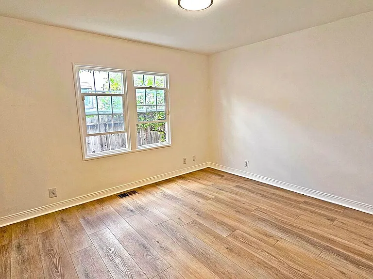 132 S La Peer Dr — Photo 19