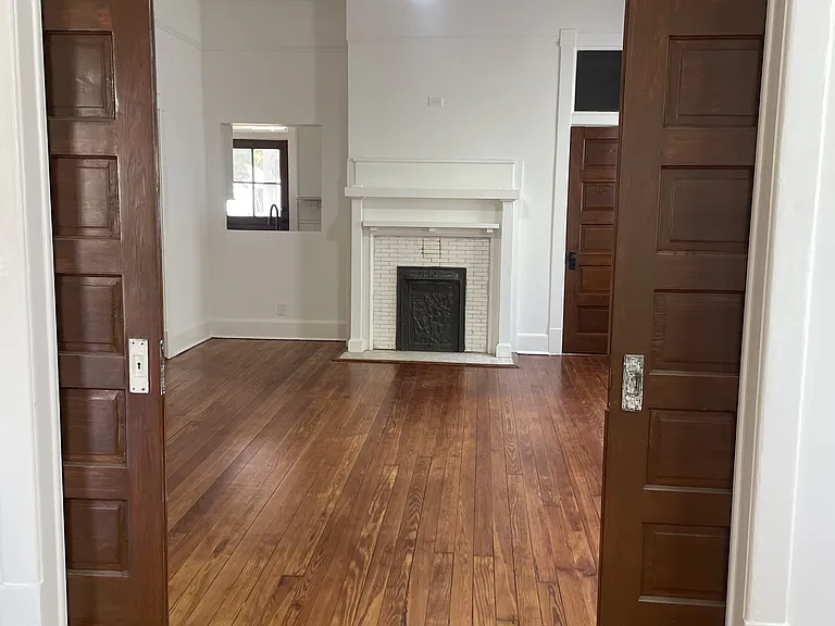 718 E Henry St — Photo 29