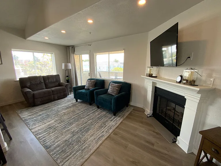 240 Dahlia Ave #C — Photo 7