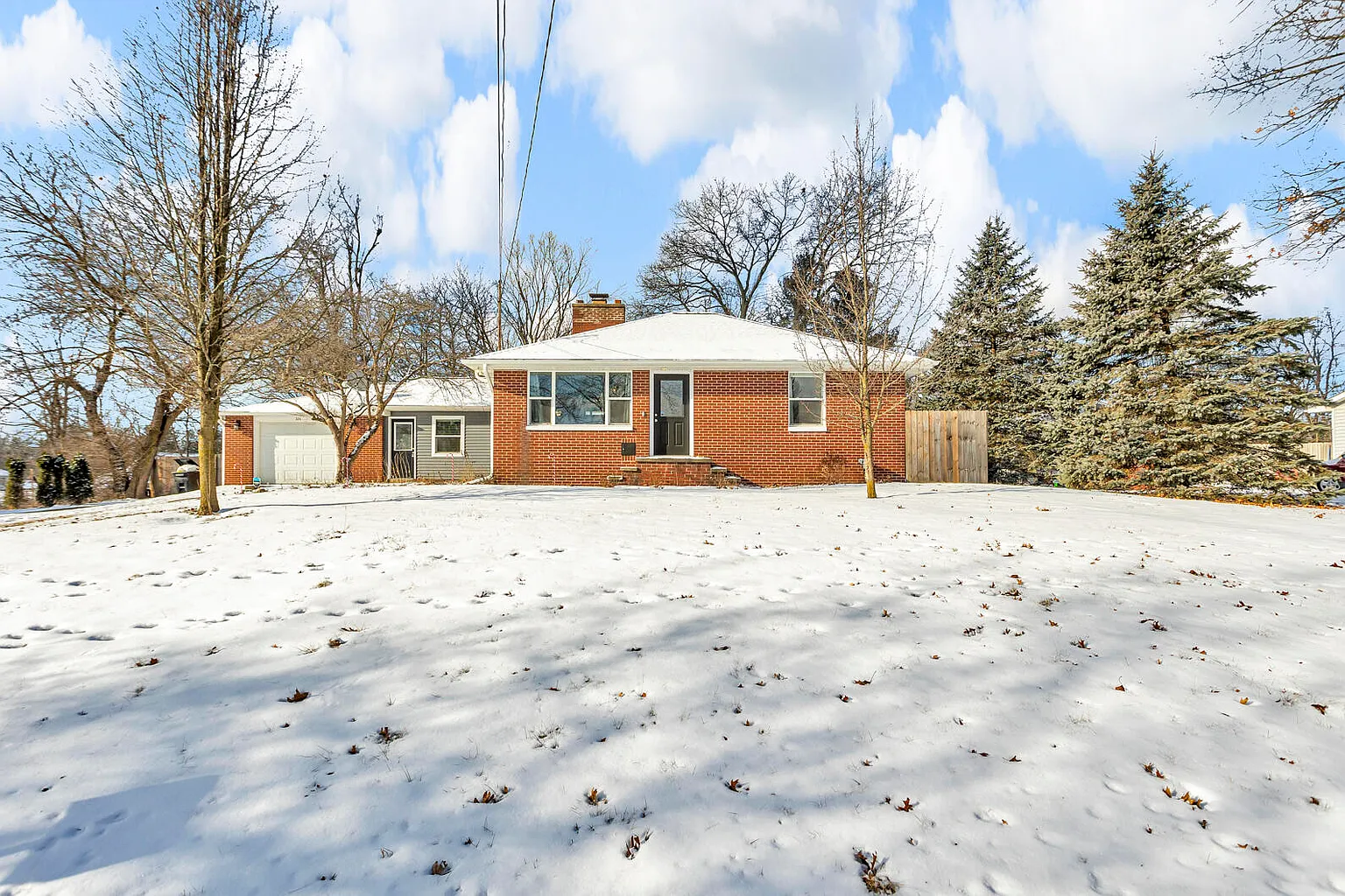 324 Lockwood St photo 1