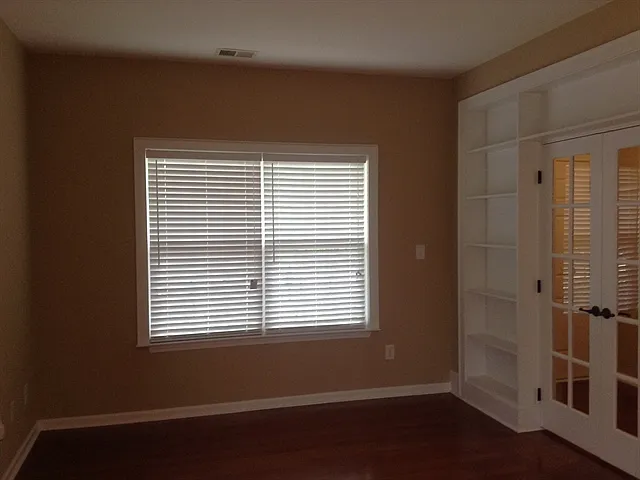 10004 Barrands Ln — Photo 6