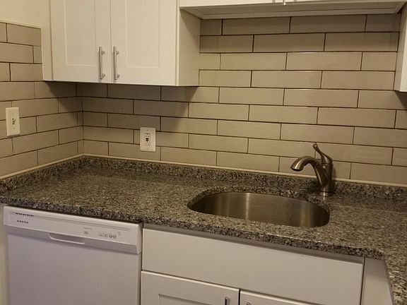 3rd image of 524 Putnam Ave APT 15