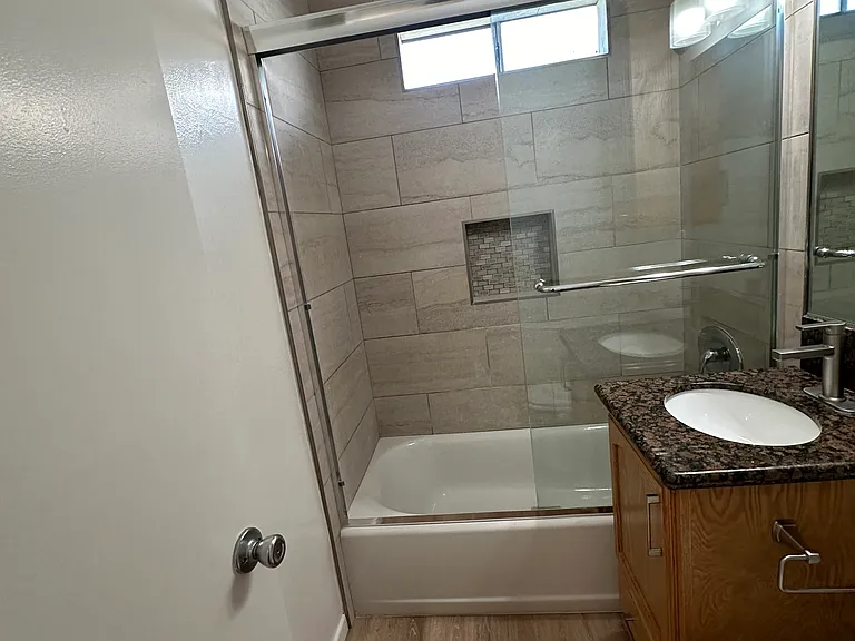 4028 Manhattan Beach Blvd — Photo 7