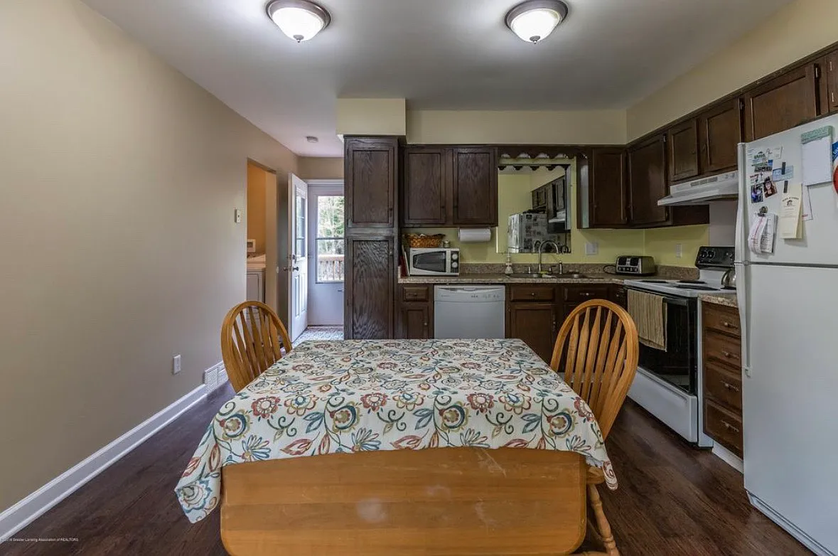 2 bed, 900 sqft, $1,350 — Photo 4
