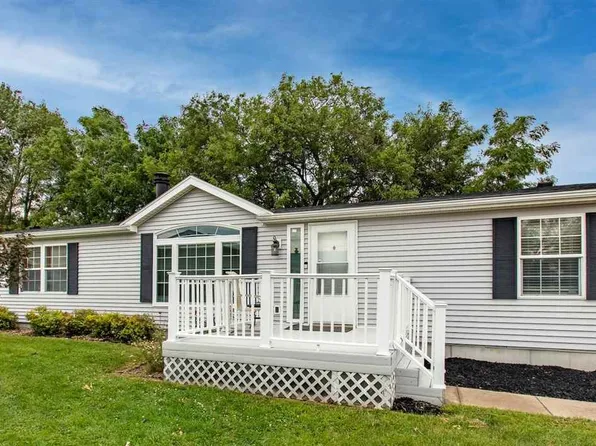 212 Paddock Cir, Iowa City, IA 52240