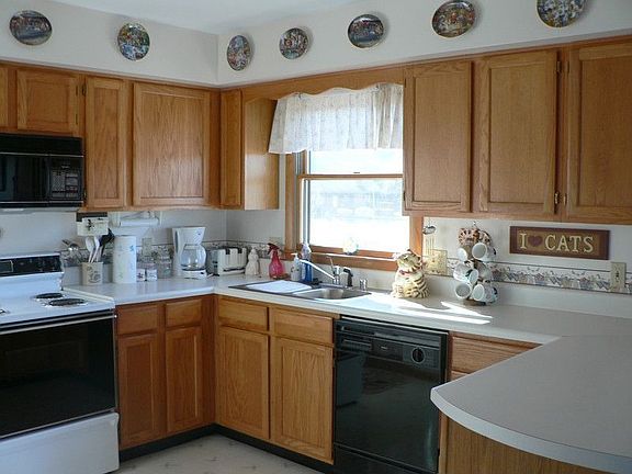 4th image of 879 S Lakeshore Dr
