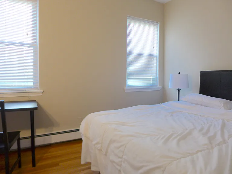989 Memorial Dr — Photo 6