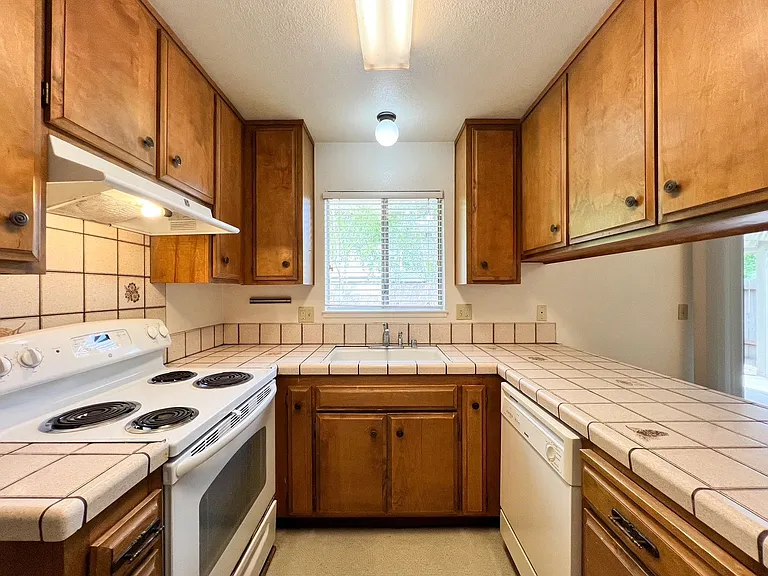 2224-2252 W Clay St — Photo 11