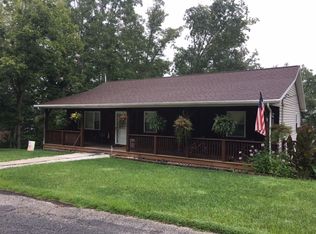 110 Mannon Dr, Alum Creek, WV 25003