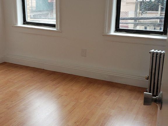 2nd image of 3177 Villa Ave APT 2G